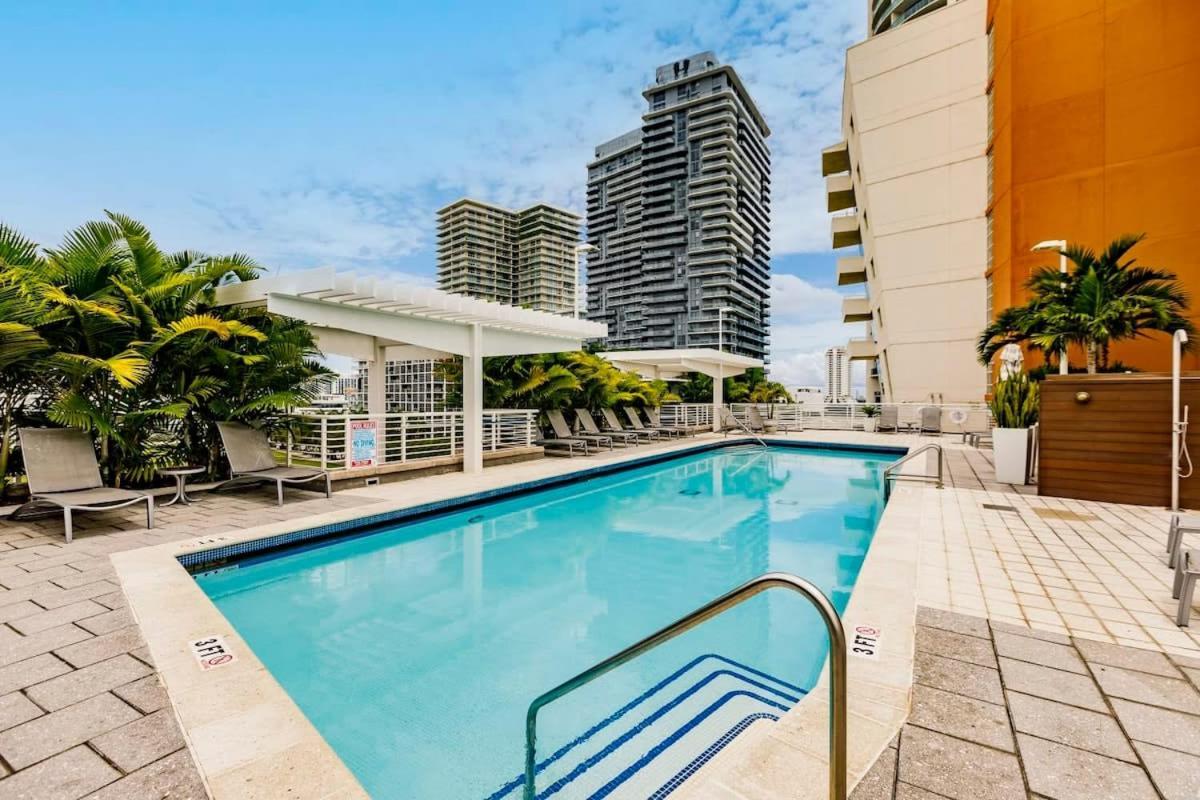 Palm Place Heart Of Miami With Parking Pool And Gym Екстериор снимка
