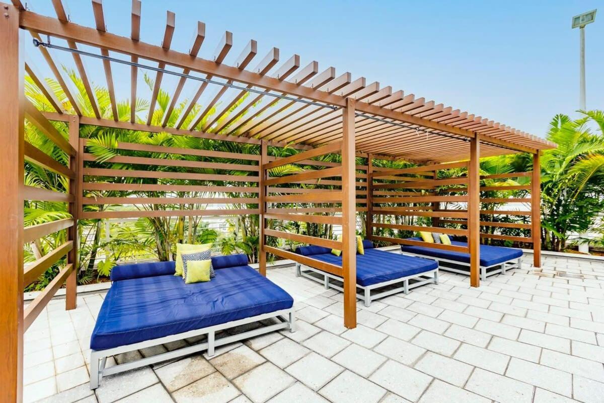 Palm Place Heart Of Miami With Parking Pool And Gym Екстериор снимка